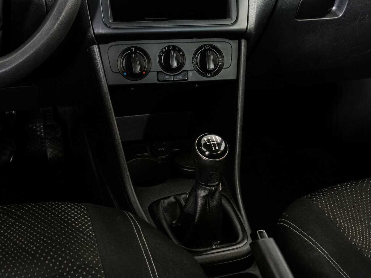 Б/У Фольксваген Поло 2017 года. Фото: #9