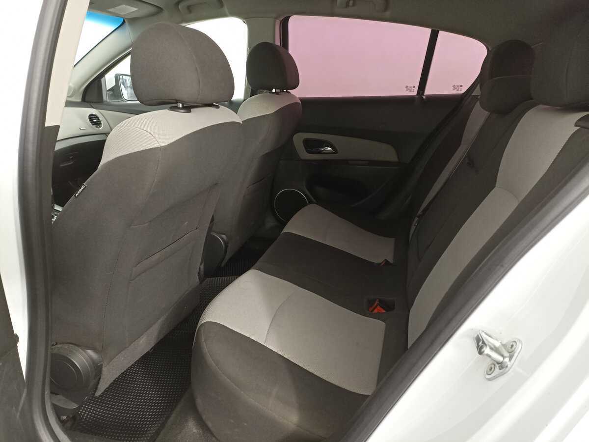 Б/У Шевроле Круз 2013 года. Фото: #11