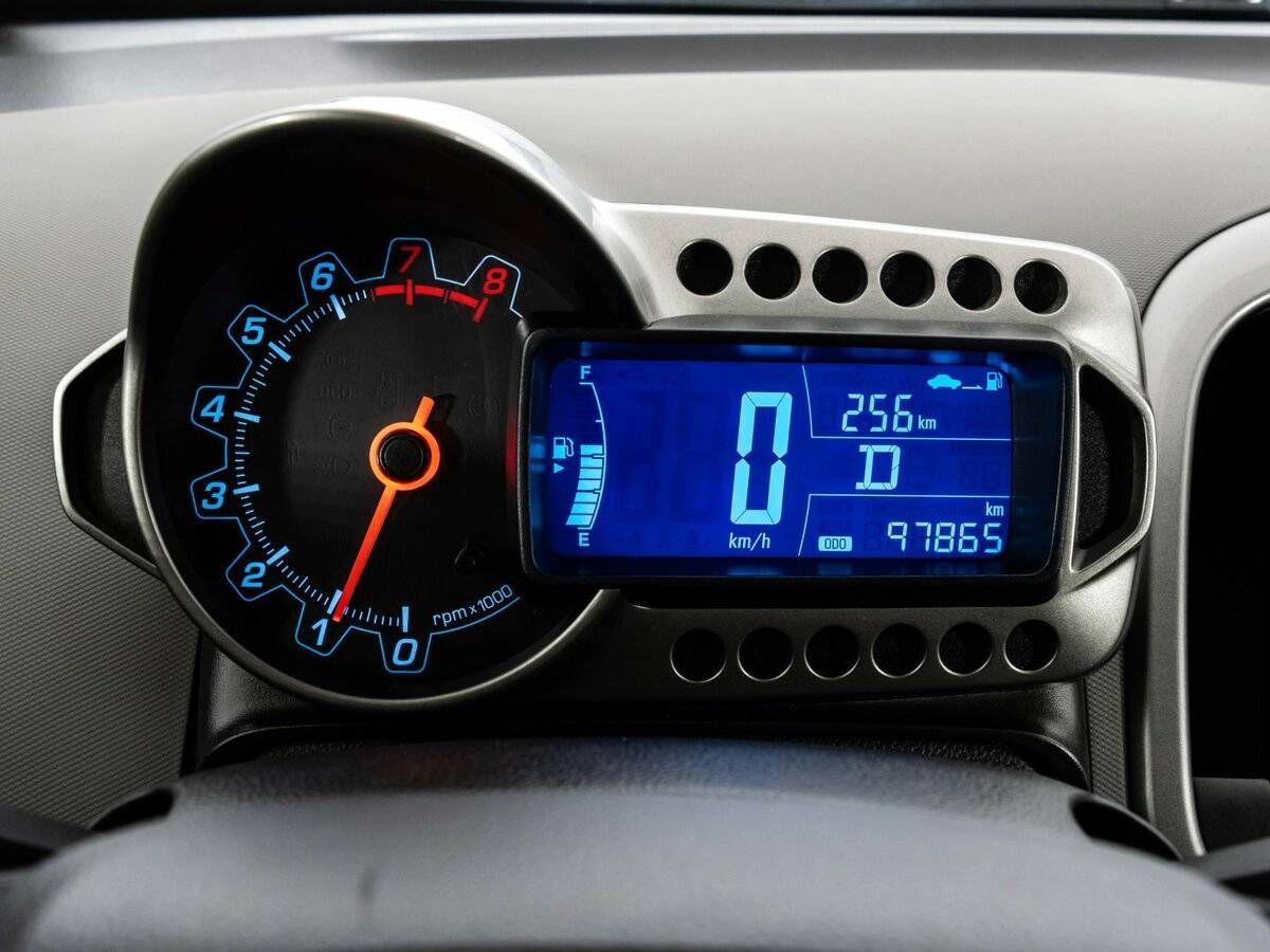 Б/У Шевроле Авео 2015 года. Фото: #12