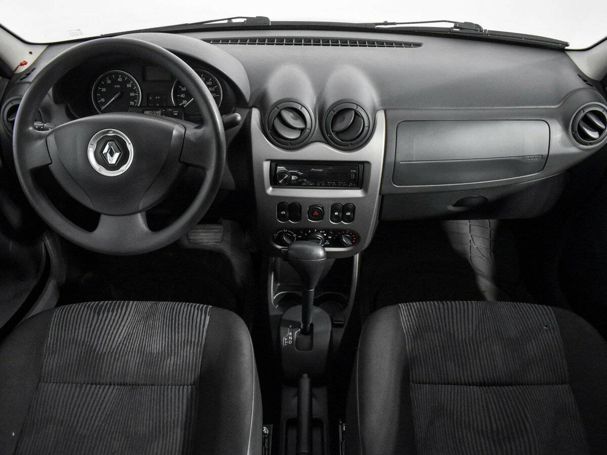 Б/У Рено Логан 2015 года. Фото: #11