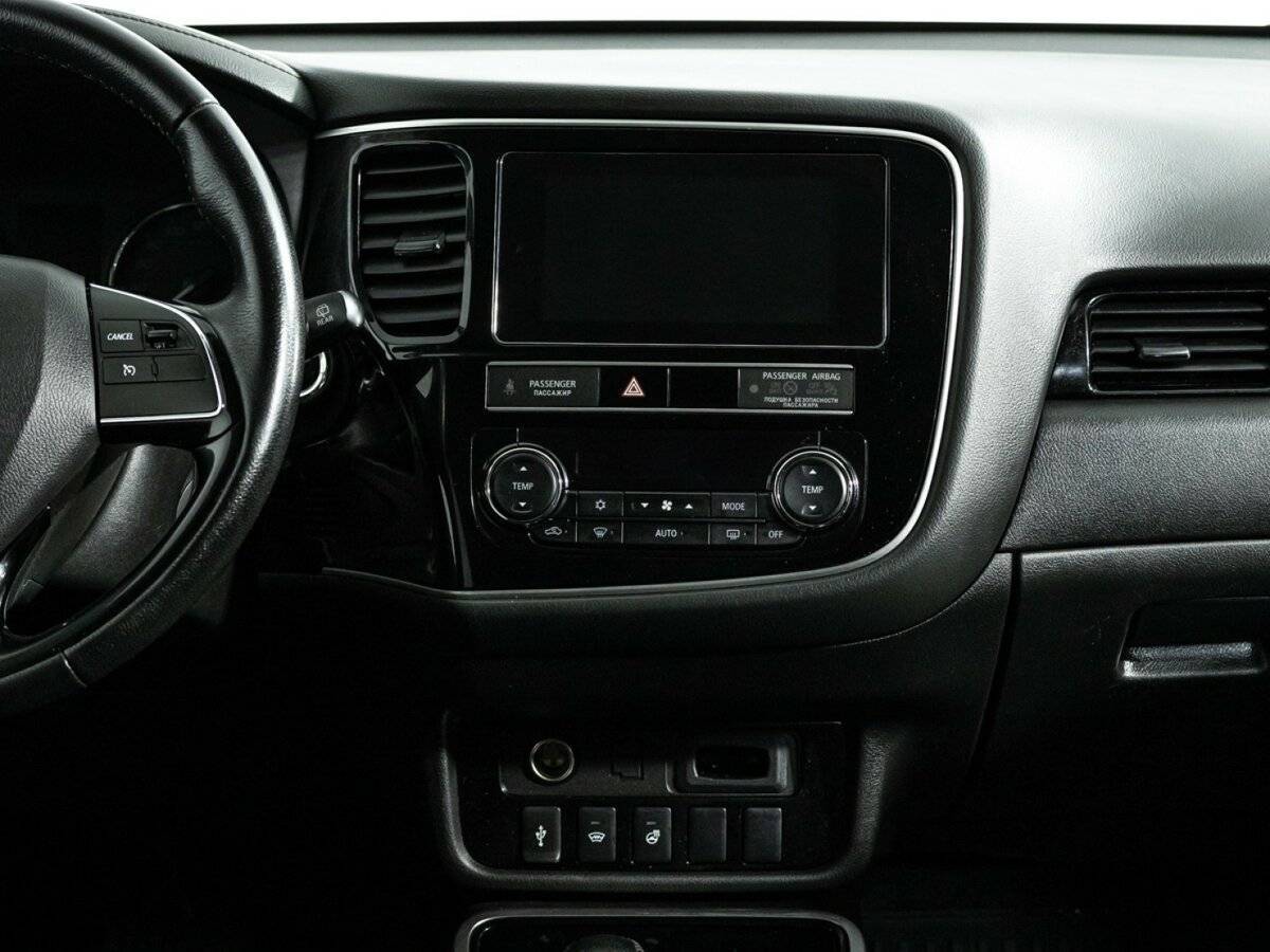 Б/У Митсубиши Оутлэндер 2019 года. Фото: #13