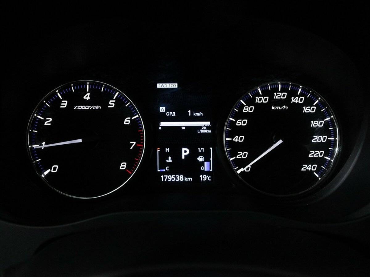 Б/У Митсубиши Оутлэндер 2016 года. Фото: #11