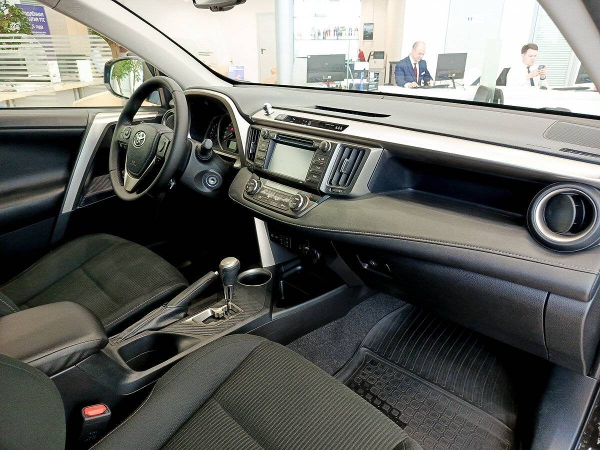 Б/У Тойота Рав4 2015 года. Фото: #10