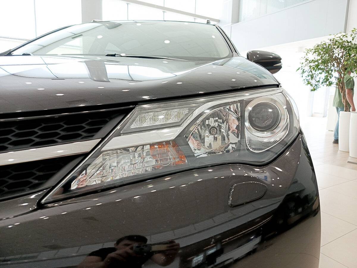 Б/У Тойота Рав4 2015 года. Фото: #16