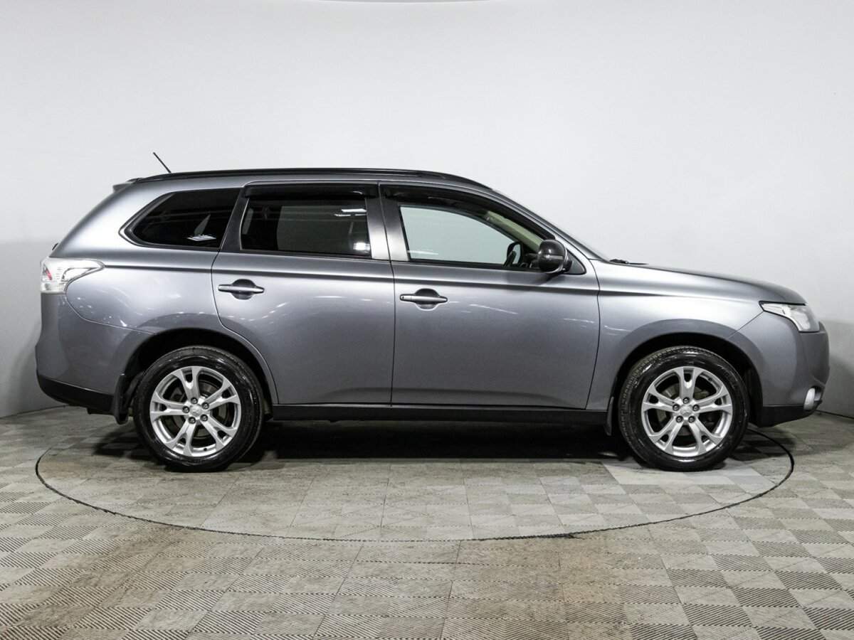 Б/У Митсубиши Оутлэндер 2012 года. Фото: #3