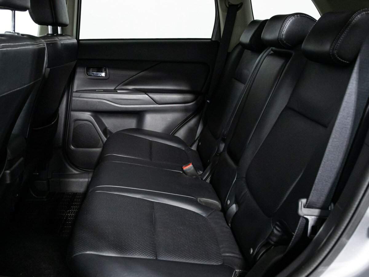 Б/У Митсубиши Оутлэндер 2012 года. Фото: #9