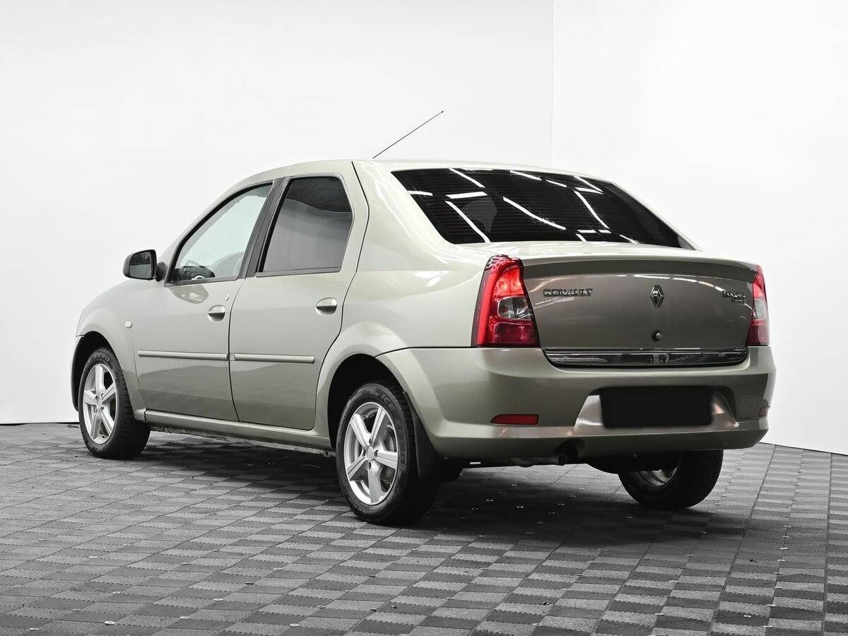 Б/У Рено Логан 2013 года. Фото: #2