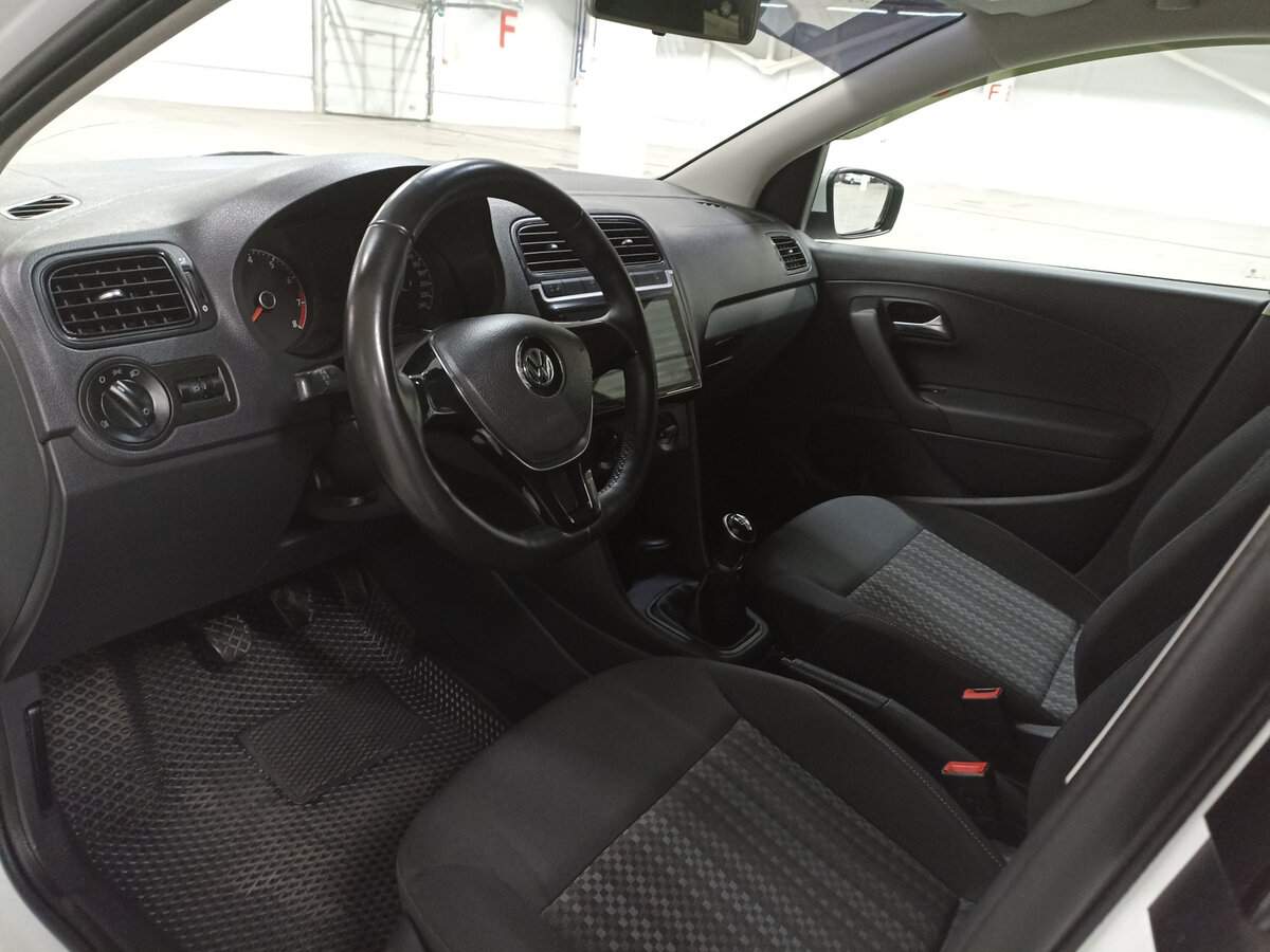 Б/У Фольксваген Поло 2016 года. Фото: #15