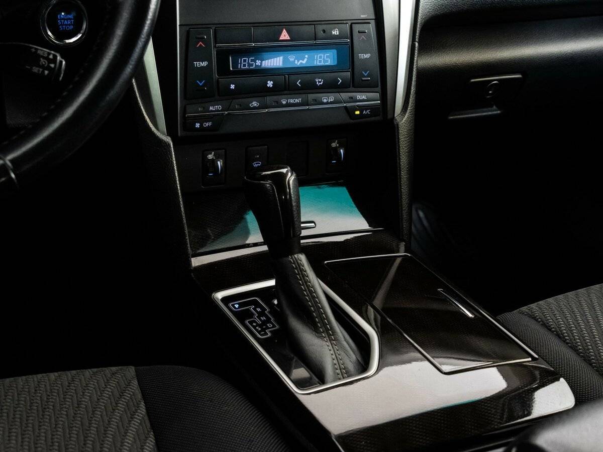 Б/У Тойота Камри 2017 года. Фото: #12