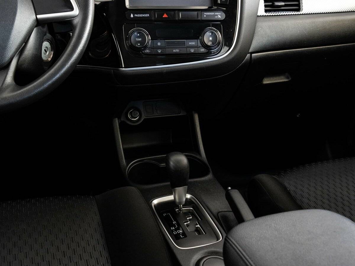 Б/У Митсубиши Оутлэндер 2014 года. Фото: #11