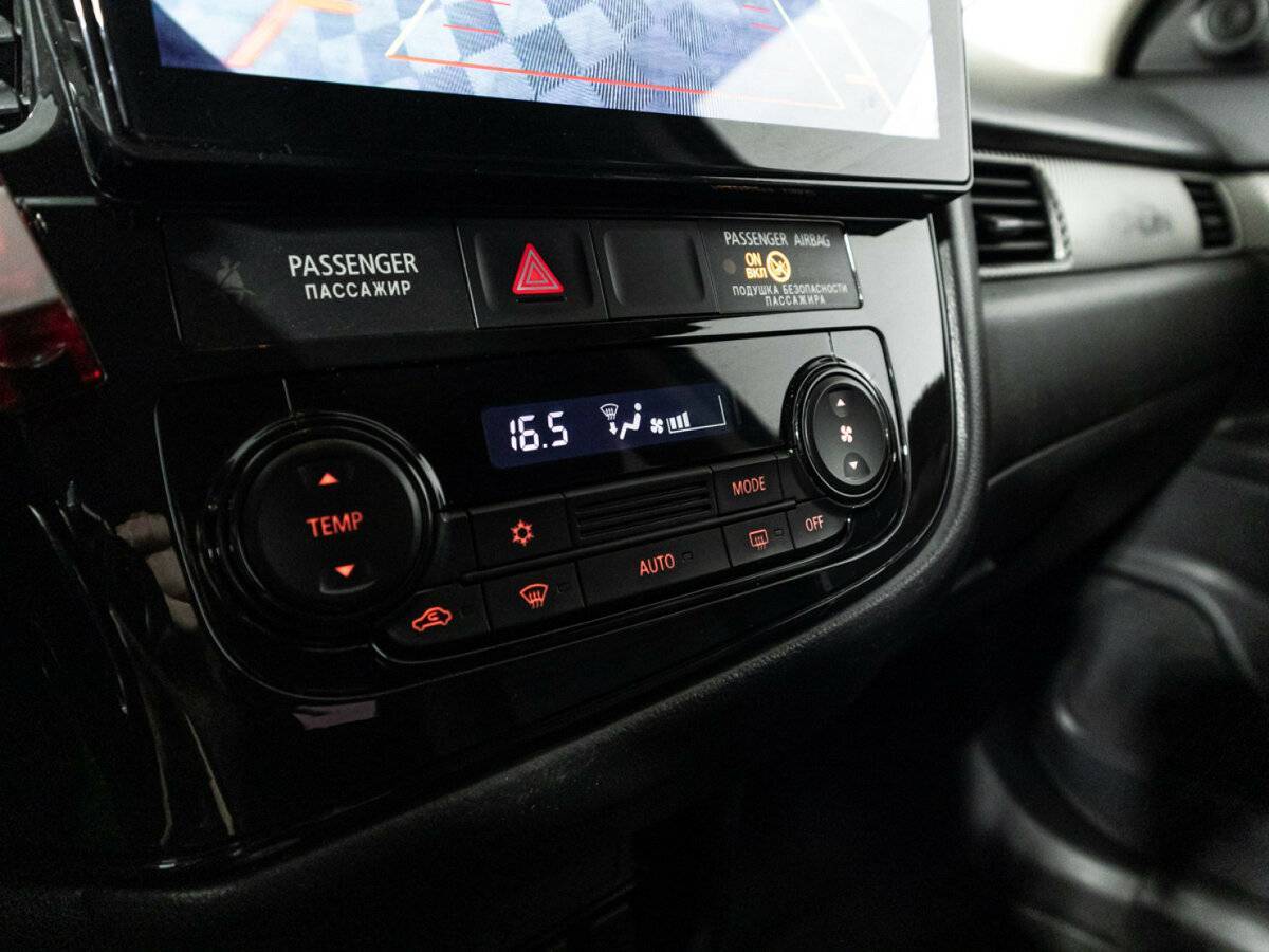 Б/У Митсубиши Оутлэндер 2017 года. Фото: #15