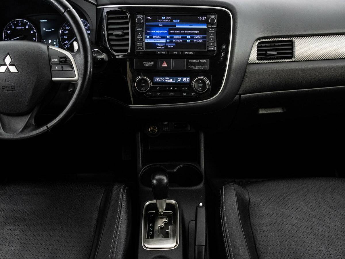 Б/У Митсубиши Оутлэндер 2014 года. Фото: #10