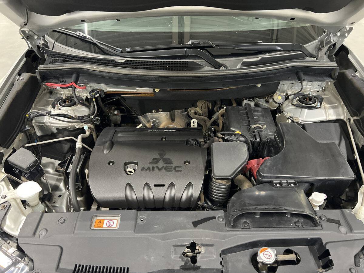 Б/У Митсубиши Оутлэндер 2017 года. Фото: #8