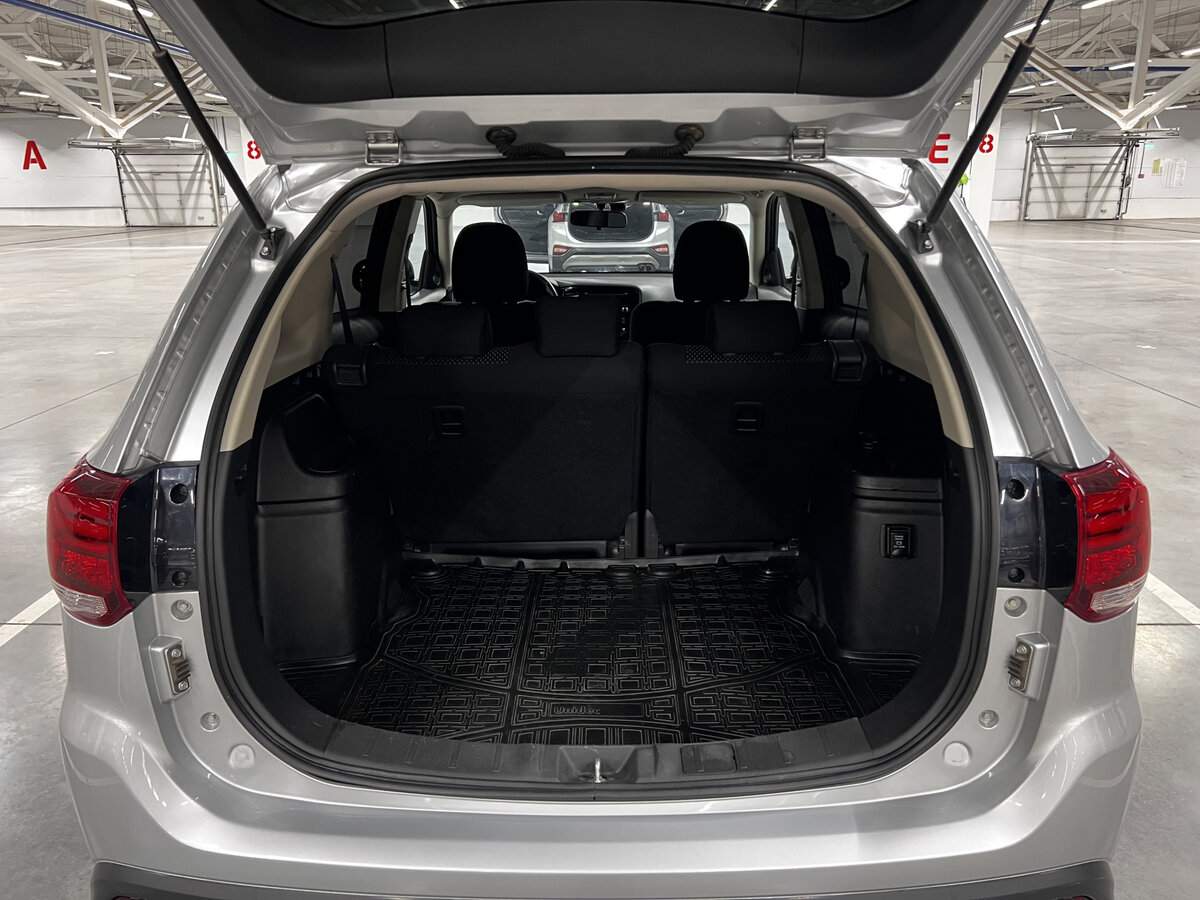 Б/У Митсубиши Оутлэндер 2017 года. Фото: #9