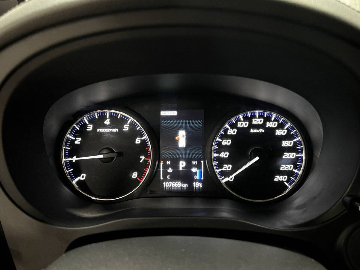 Б/У Митсубиши Оутлэндер 2017 года. Фото: #12