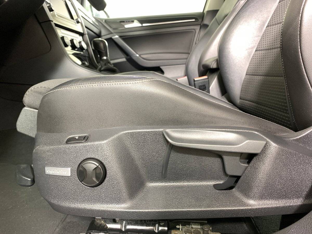 Б/У Фольксваген Гольф 2013 года. Фото: #15