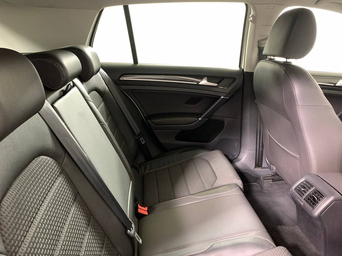 Б/У Фольксваген Гольф 2013 года. Фото: #16