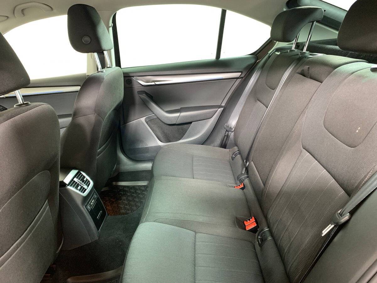 Б/У Шкода Октавия 2018 года. Фото: #17