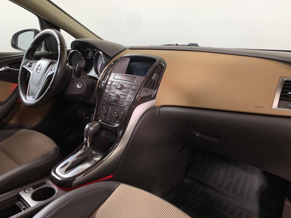 Б/У Опель Астра 2013 года. Фото: #11