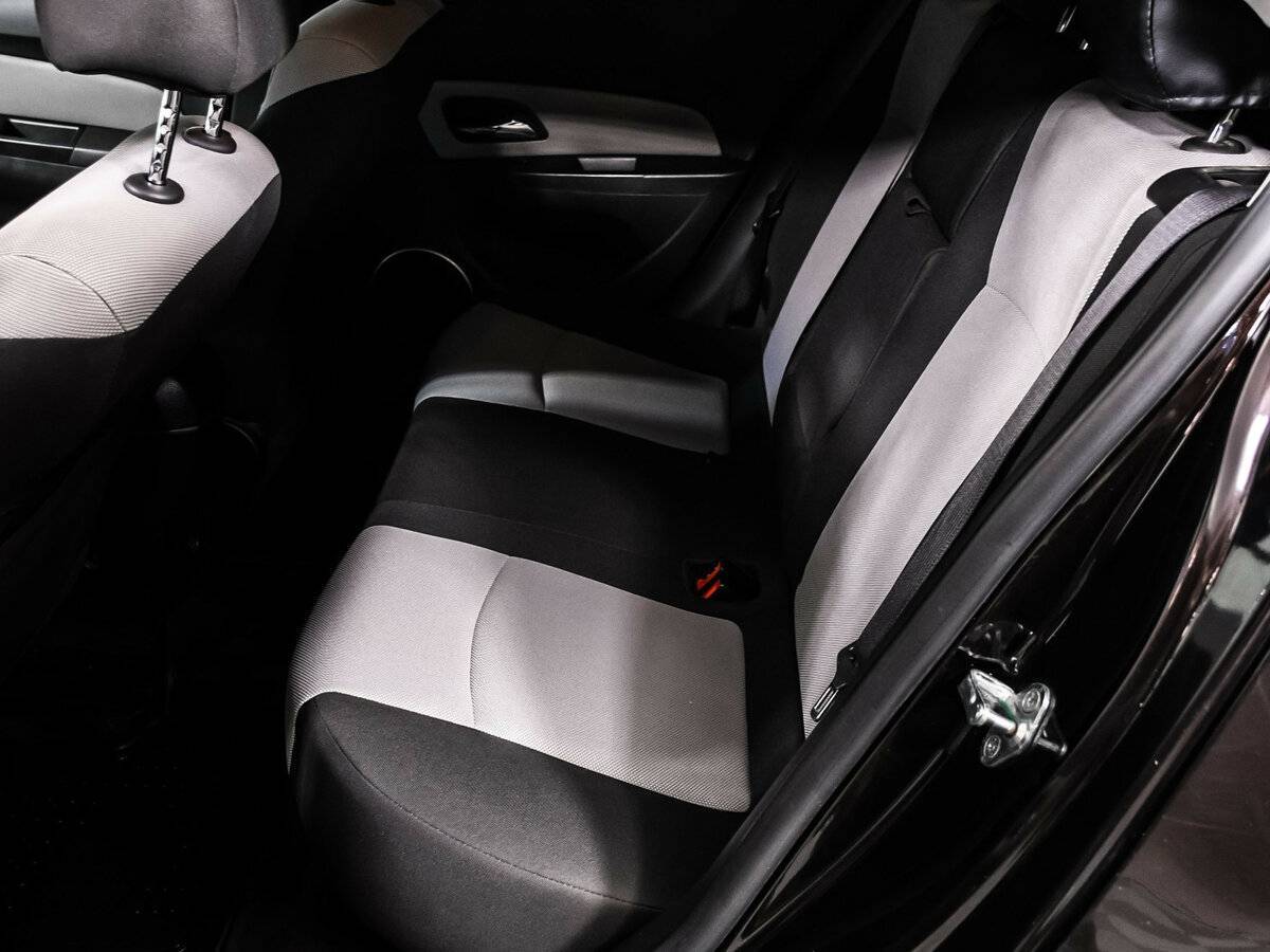 Б/У Шевроле Круз 2013 года. Фото: #12