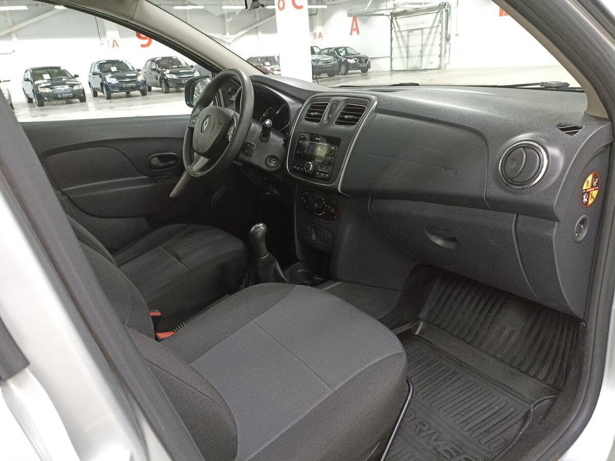 Б/У Рено Сандеро 2017 года. Фото: #10