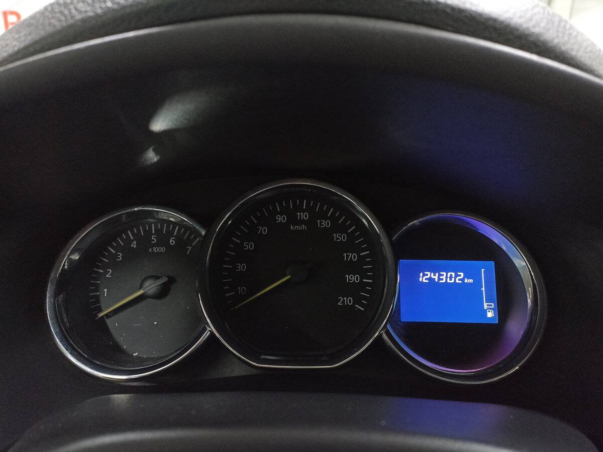 Б/У Рено Сандеро 2017 года. Фото: #12