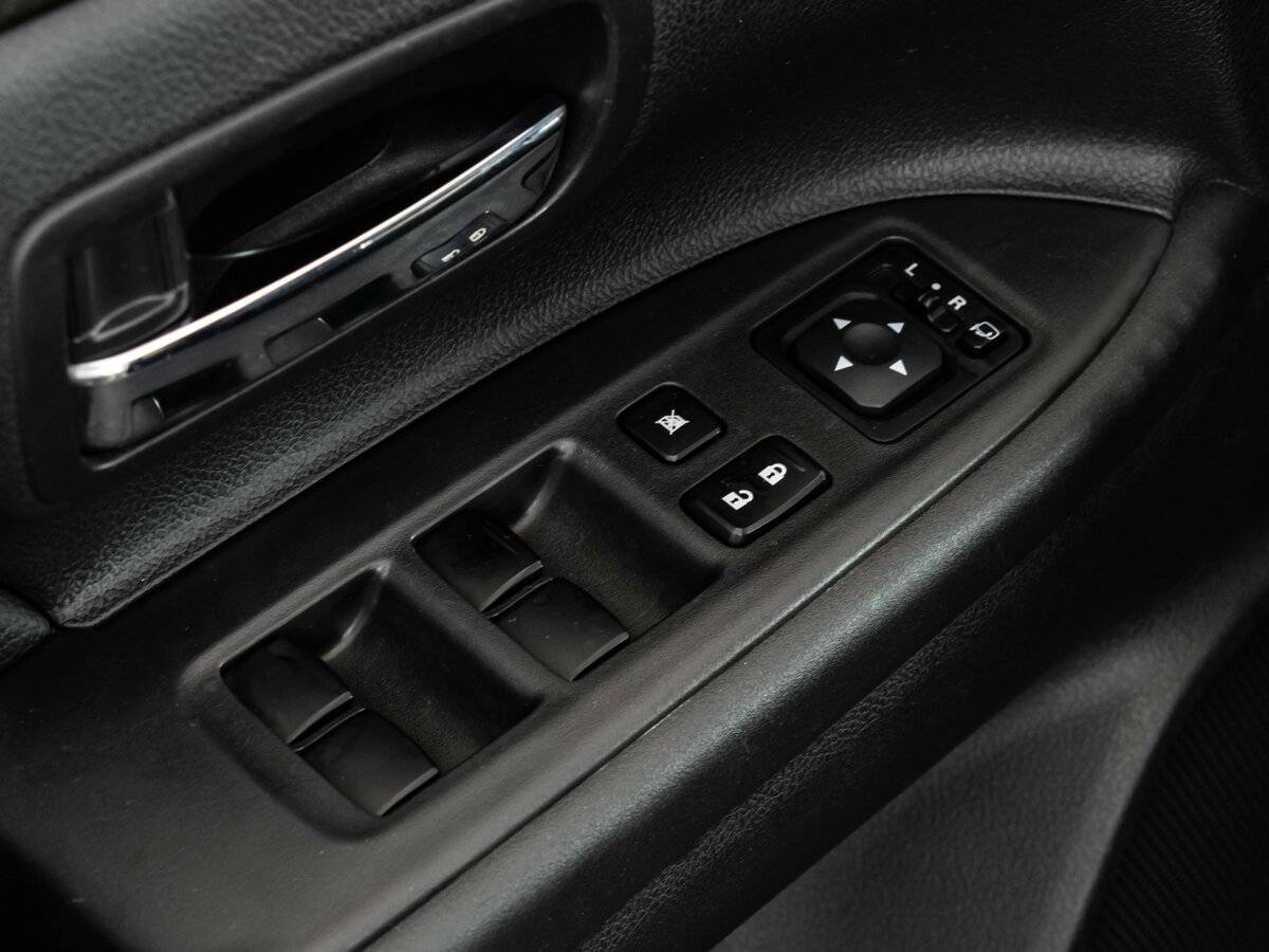 Б/У Митсубиши Оутлэндер 2014 года. Фото: #13