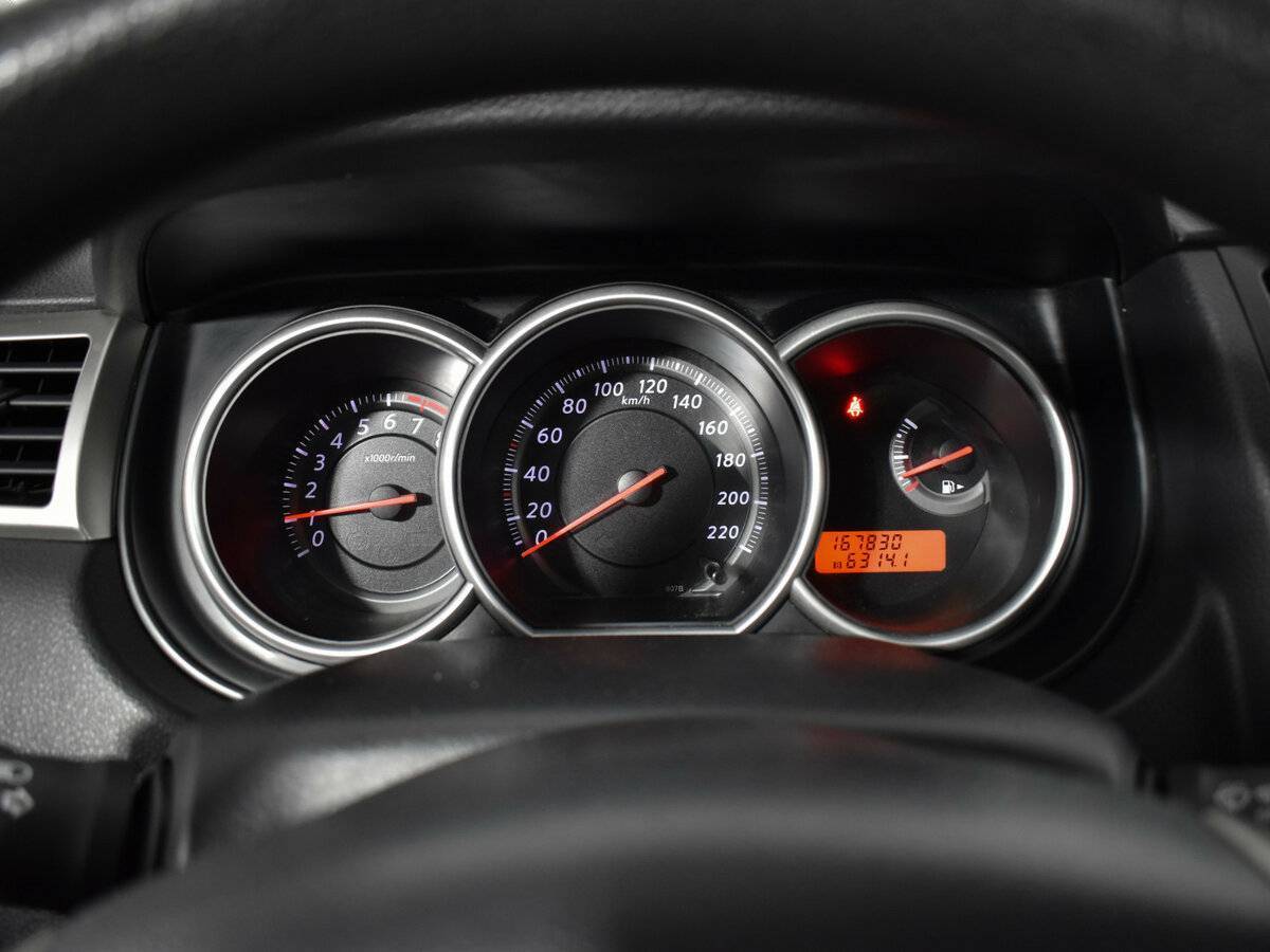 Б/У Ниссан Тиида 2012 года. Фото: #11