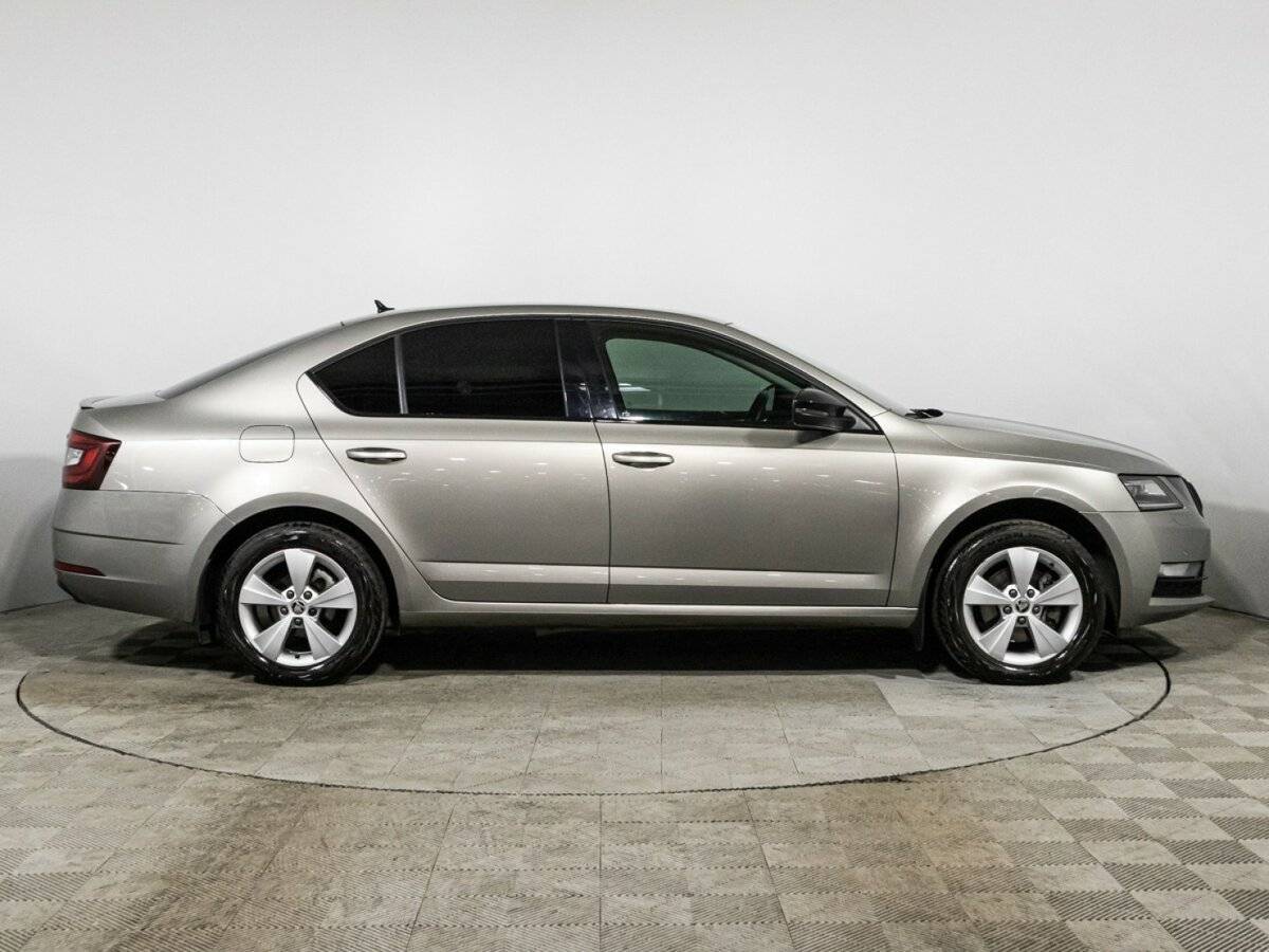 Б/У Шкода Октавия 2018 года. Фото: #3