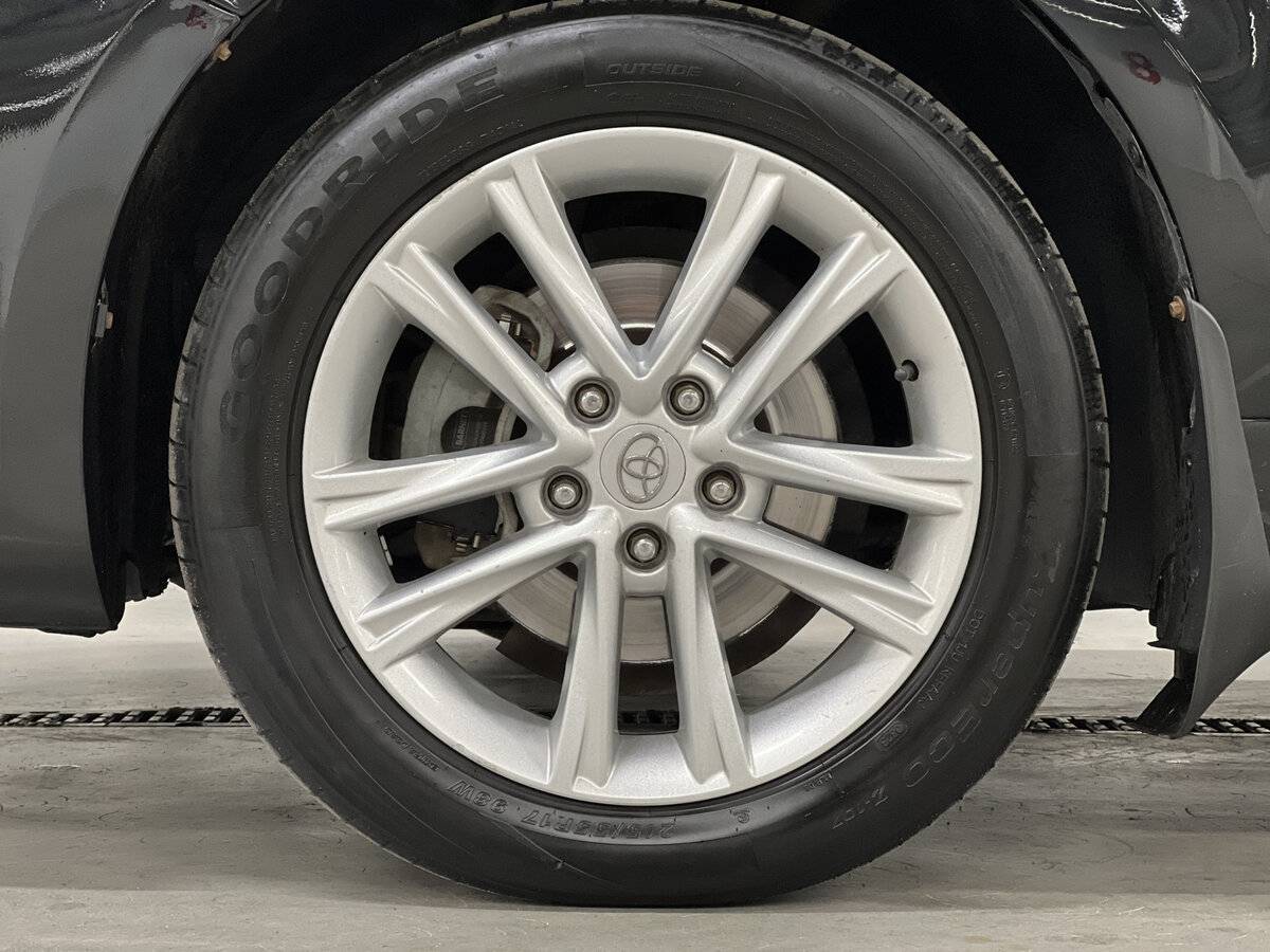 Б/У Тойота Камри 2015 года. Фото: #17