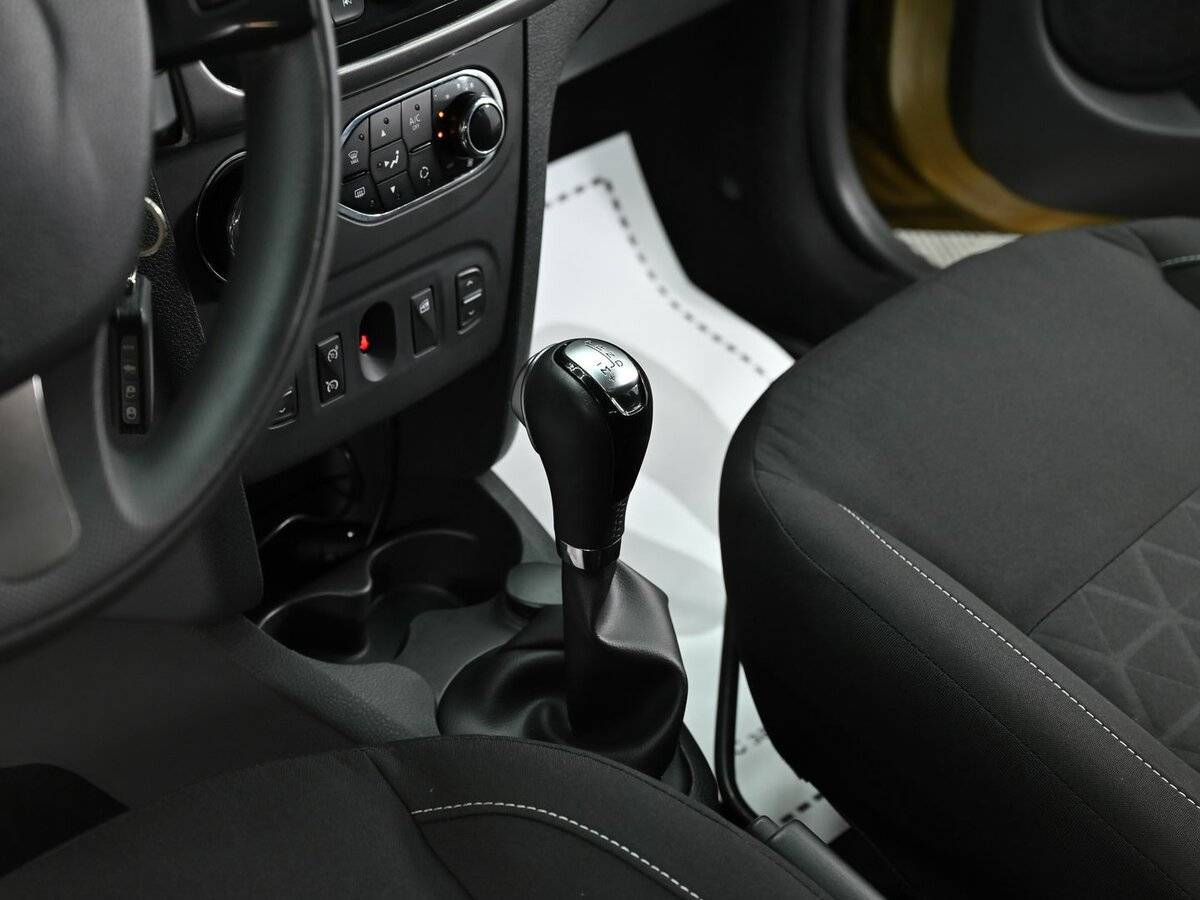 Б/У Рено Сандеро 2016 года. Фото: #9