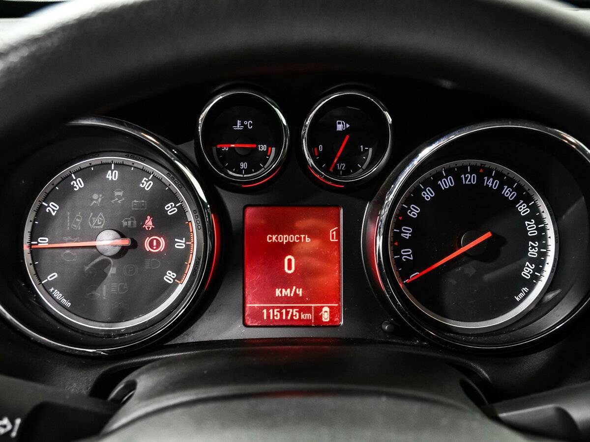 Б/У Опель Астра 2013 года. Фото: #9