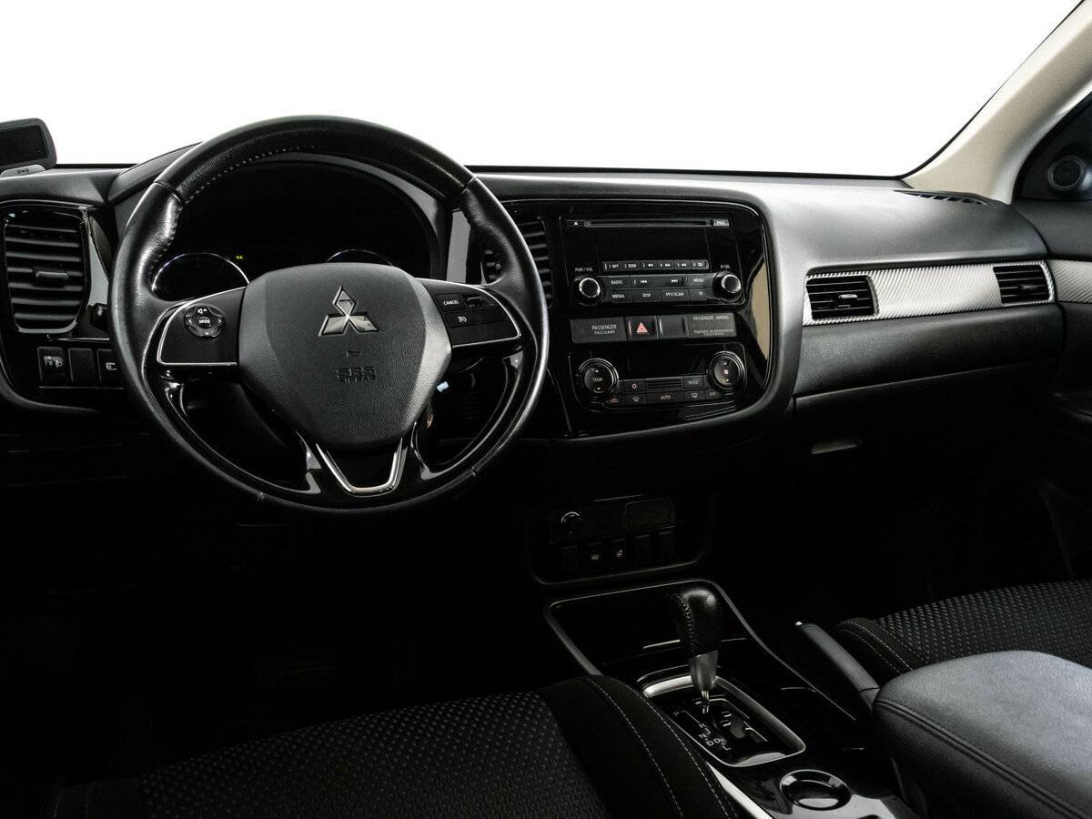 Б/У Митсубиши Оутлэндер 2018 года. Фото: #10