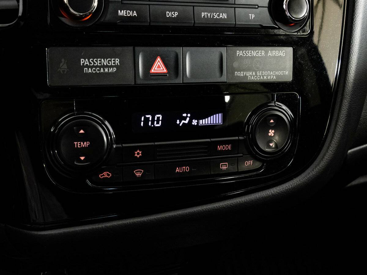 Б/У Митсубиши Оутлэндер 2018 года. Фото: #12