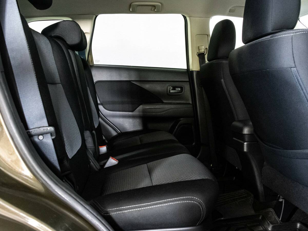 Б/У Митсубиши Оутлэндер 2018 года. Фото: #14