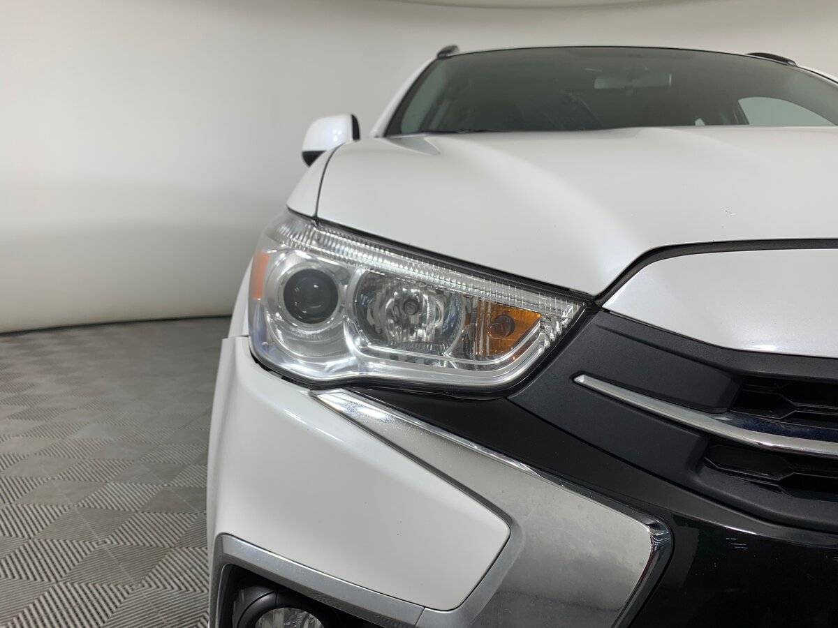 Б/У Митсубиши АС-Икс 2018 года. Фото: #9