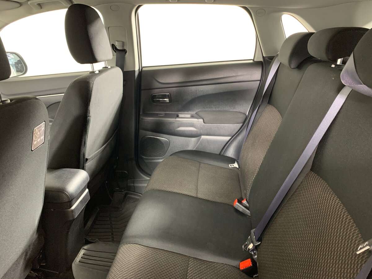 Б/У Митсубиши АС-Икс 2018 года. Фото: #18