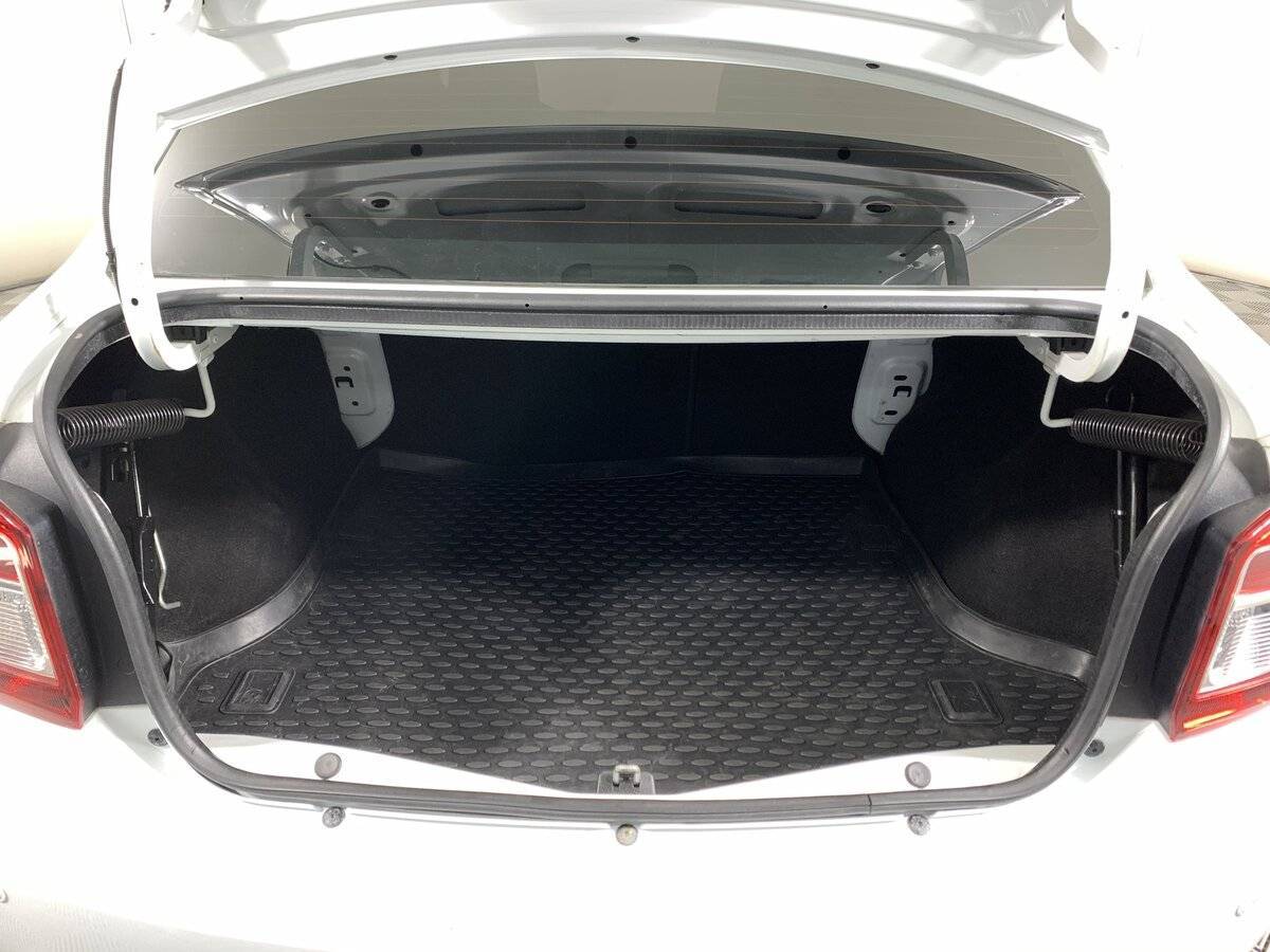 Б/У Рено Логан 2017 года. Фото: #18