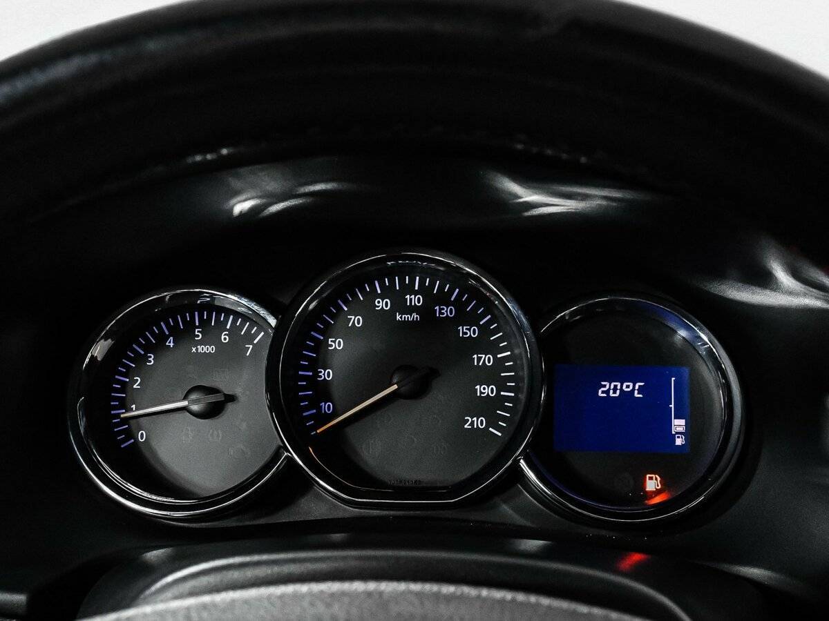 Б/У Рено Логан 2016 года. Фото: #9