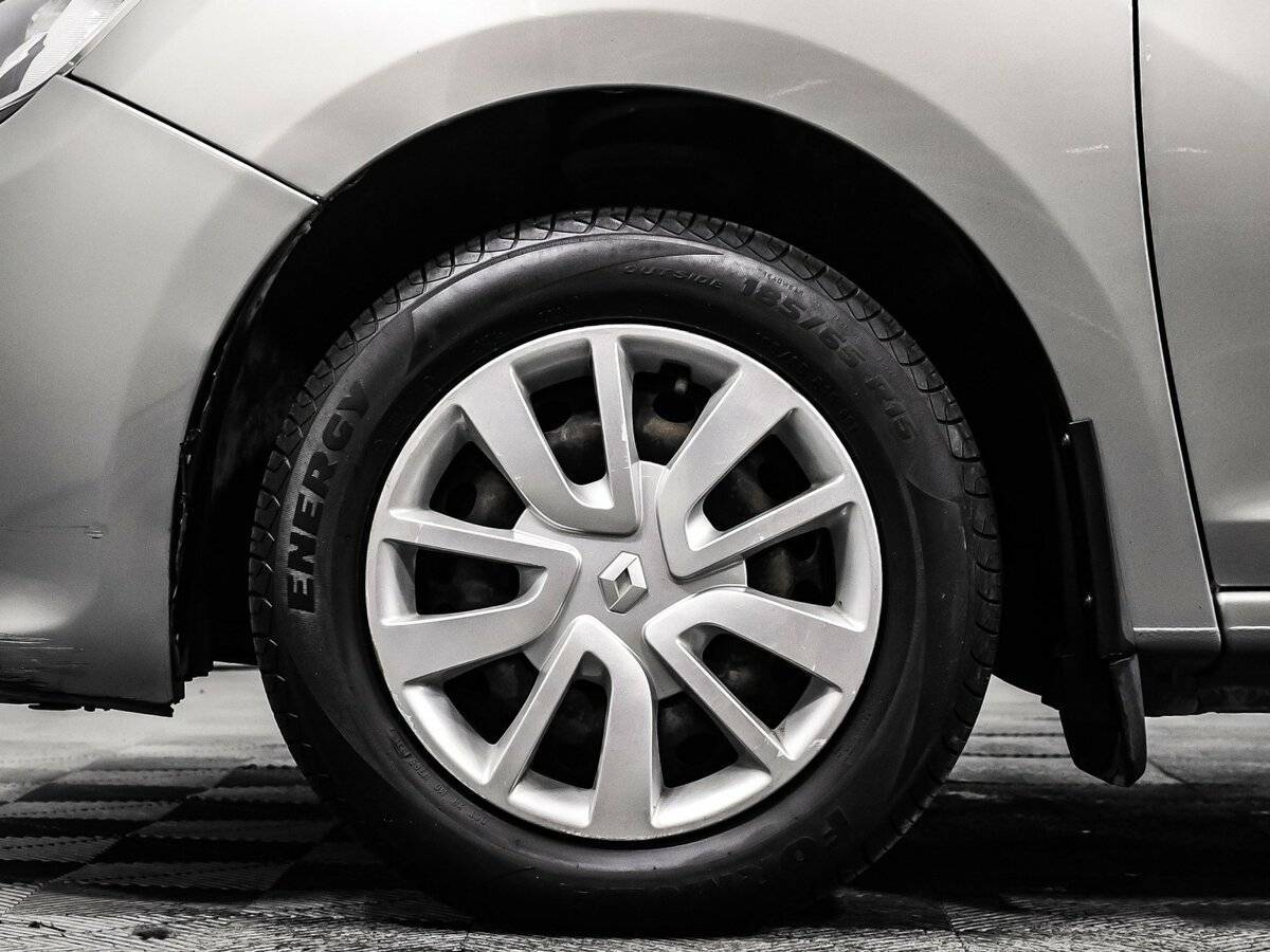 Б/У Рено Логан 2016 года. Фото: #13