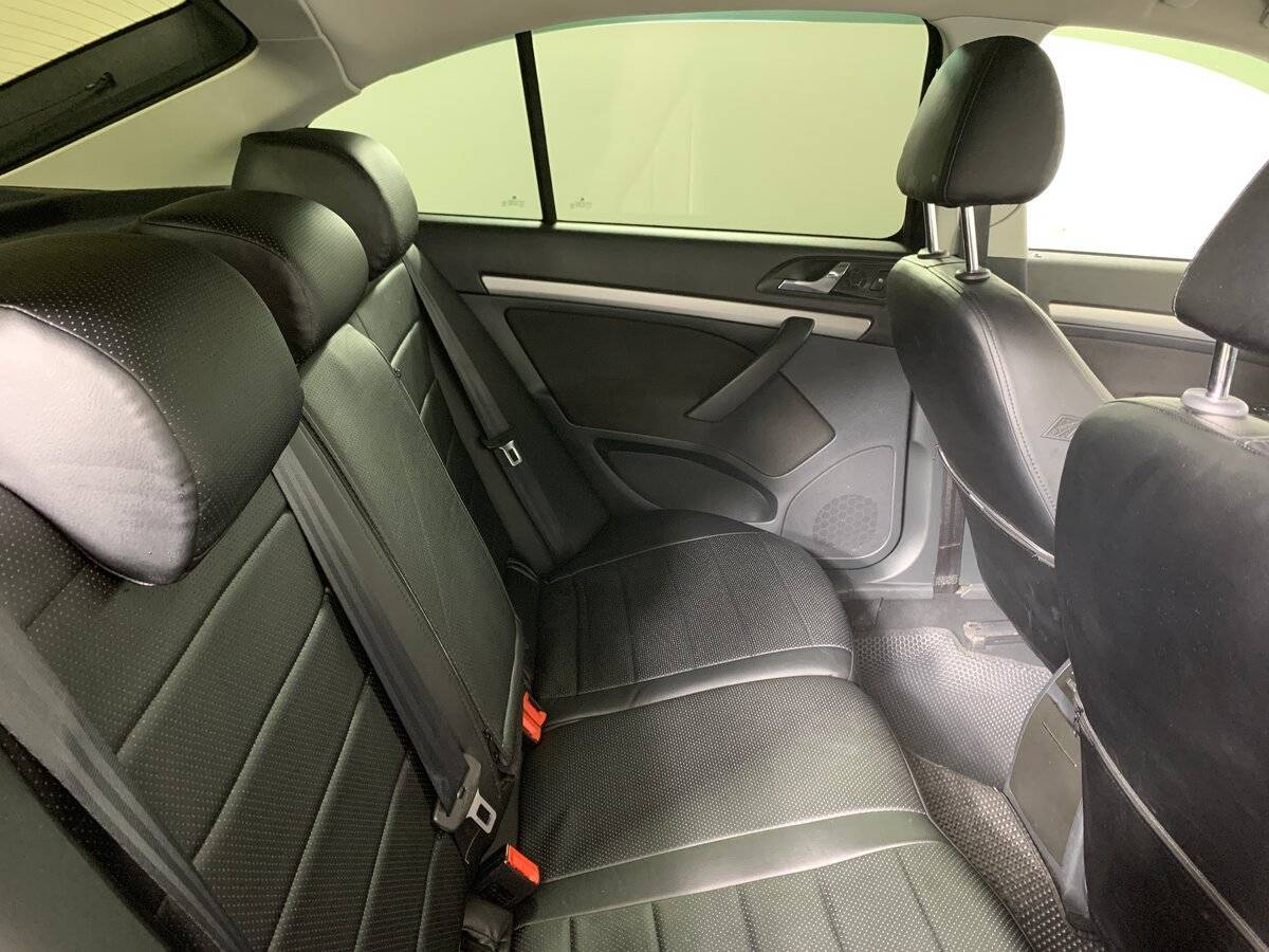 Б/У Шкода Октавия 2012 года. Фото: #16