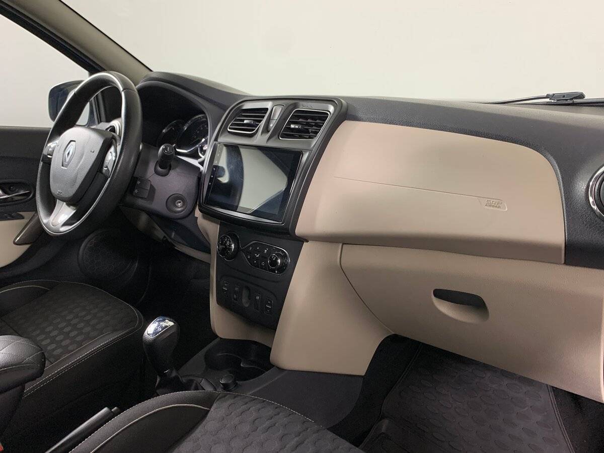 Б/У Рено Логан 2015 года. Фото: #12