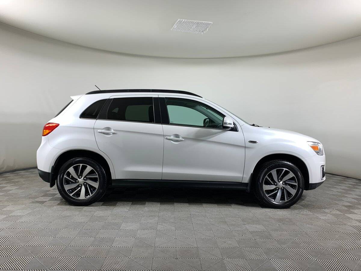 Б/У Митсубиши АС-Икс 2014 года. Фото: #3