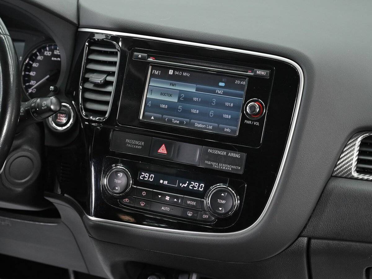 Б/У Митсубиши Оутлэндер 2014 года. Фото: #9