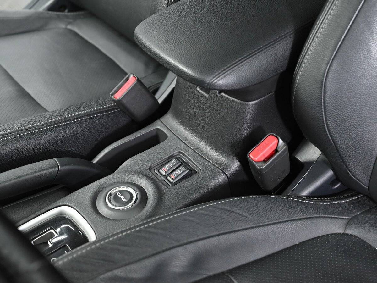 Б/У Митсубиши Оутлэндер 2014 года. Фото: #11