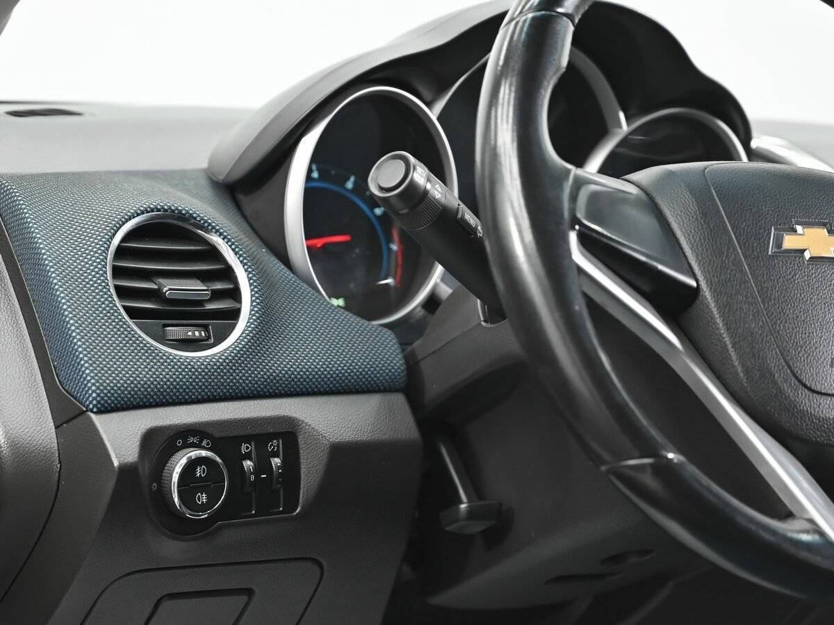 Б/У Шевроле Круз 2013 года. Фото: #8