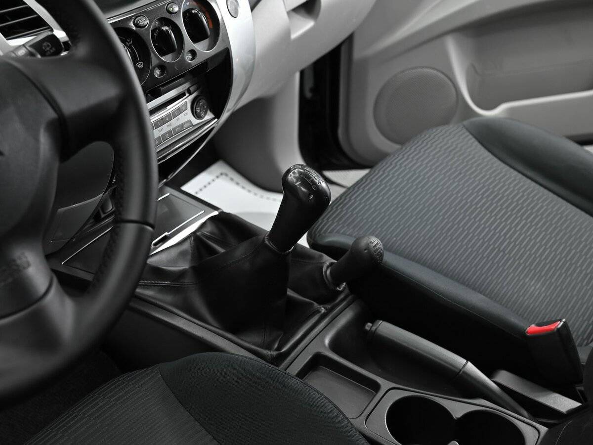 Б/У Митсубиши Паджеро Спорт 2012 года. Фото: #9