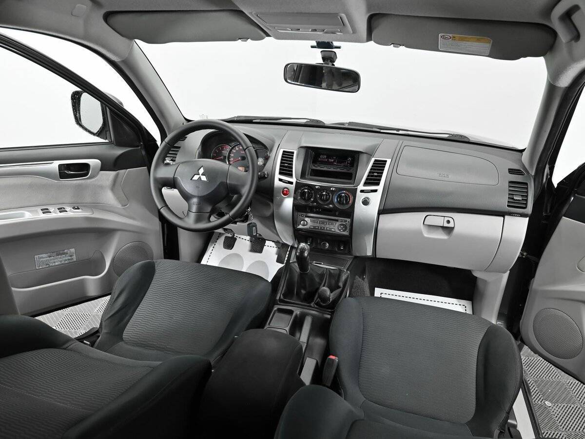 Б/У Митсубиши Паджеро Спорт 2012 года. Фото: #10