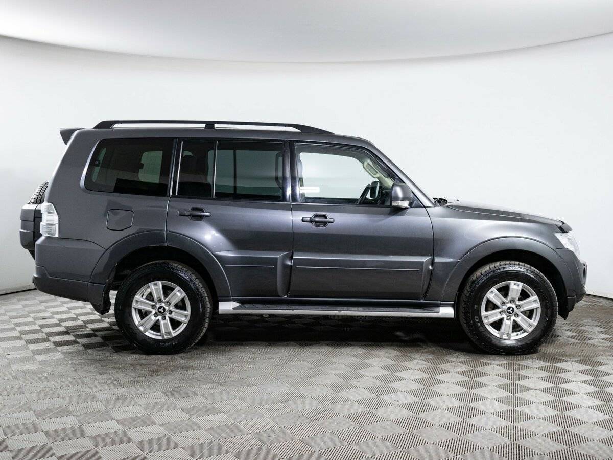 Б/У Митсубиши Паджеро 2013 года. Фото: #3