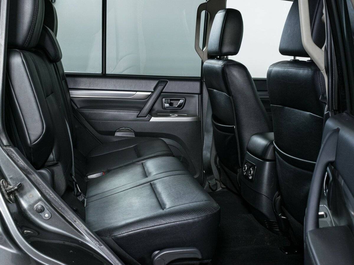 Б/У Митсубиши Паджеро 2013 года. Фото: #11